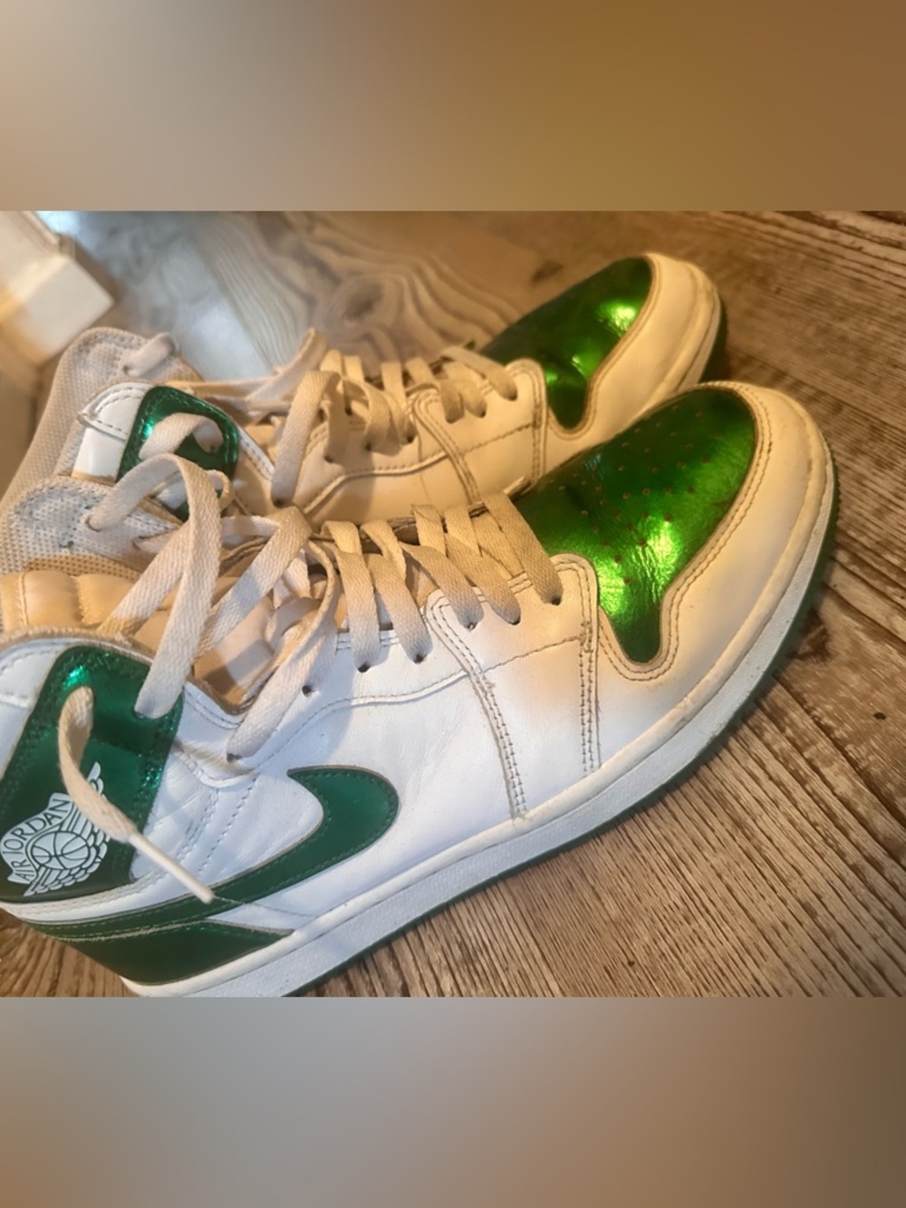 Nike Men's White and Metallic Green Sneakers